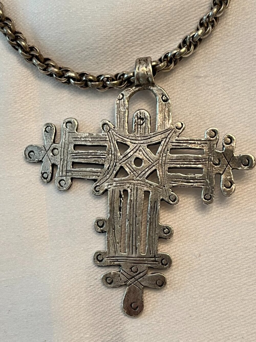 Vintage Alva Silver-Tone Cross Necklace